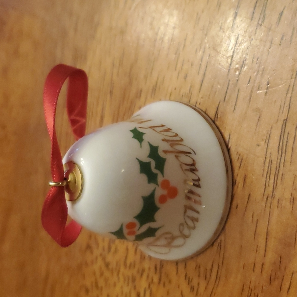 Bone China Royal Tara Christmas Bell Ireland 1.5in